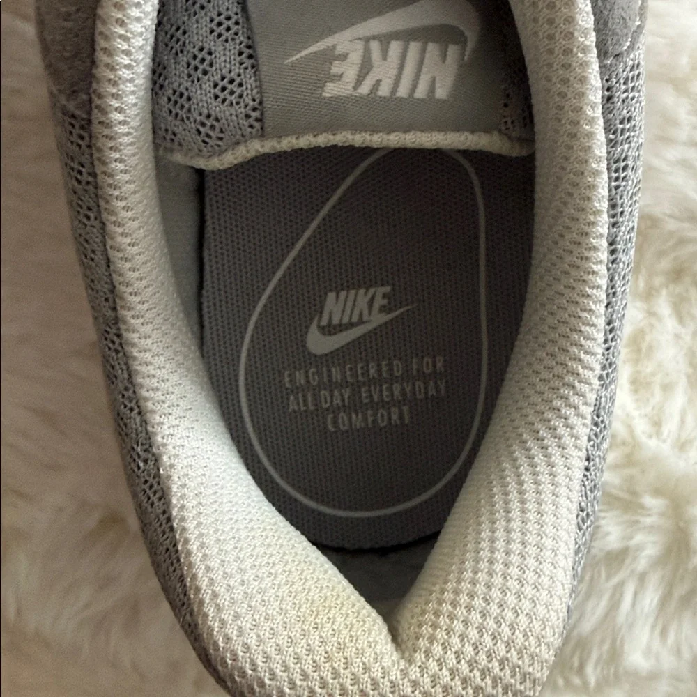 Nike Tanjun Light Gray Sneakers - Picture 9 of 10